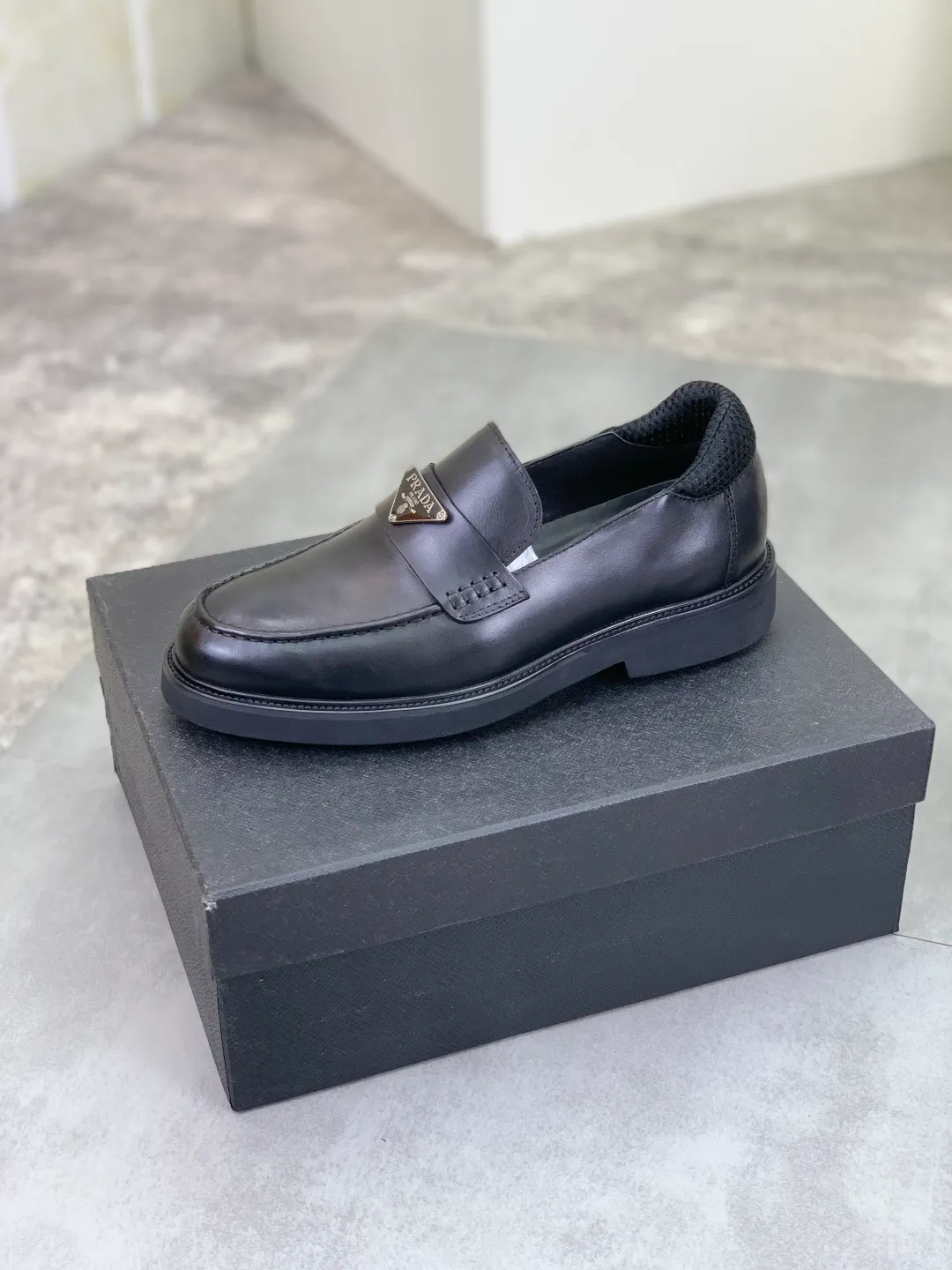 Men's shoes 💰P480 new style 💰 💎💎💎 water-dyed cow lining original order quality PRADA —🆘.Prada original purchase agent, high-end business leather shoes, fabric: imported from Italy cowhide material ➕ water-dyed cow lining/cowhide lining ➕ special original outsole, fine workmanship, real thing ^_^ Photographed 🎬size: 39-44